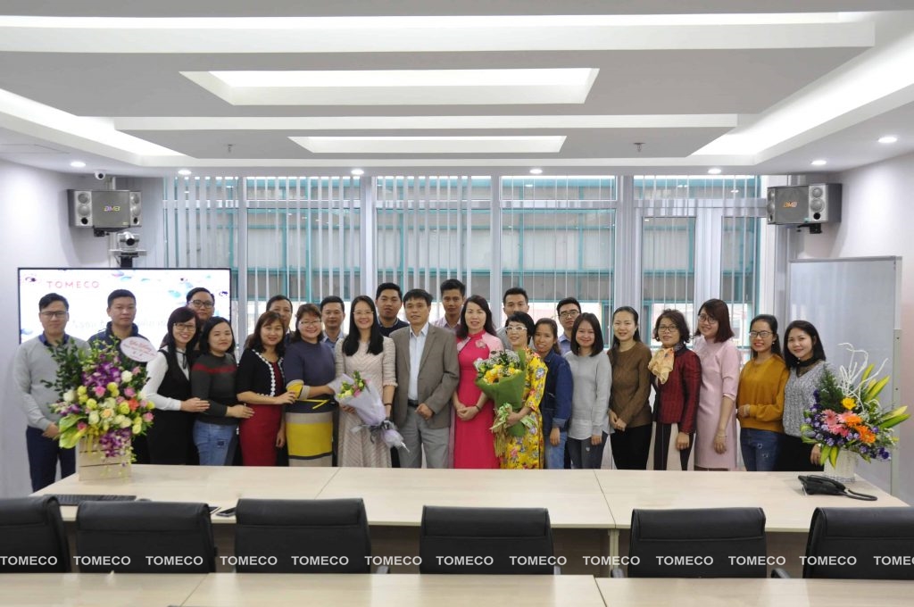 President of TOMECO presented flowers and congratulated the female employees